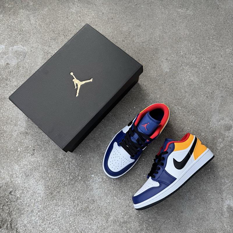 NIKE JORDAN 1 (205)