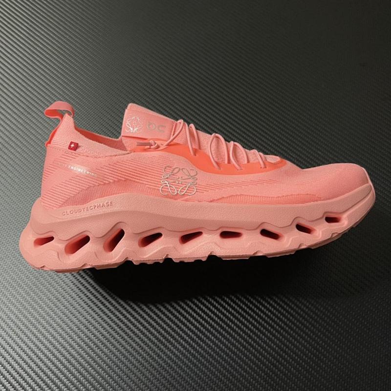 ON CLOUD SHOES (30)