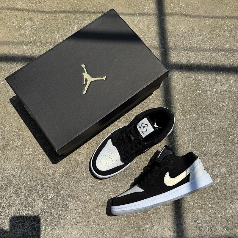 NIKE JORDAN 1 (120)