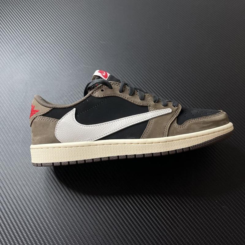 NIKE JORDAN 1 (239)