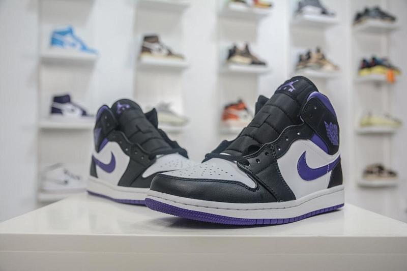 NIKE JORDAN 1 (384)
