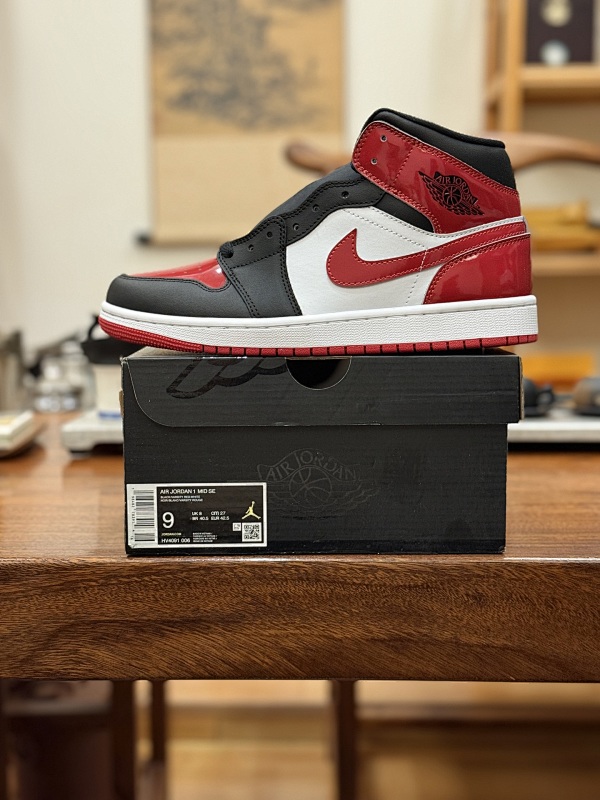 NIKE JORDAN 1 (4)