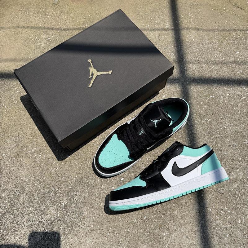 NIKE JORDAN 1 (207)