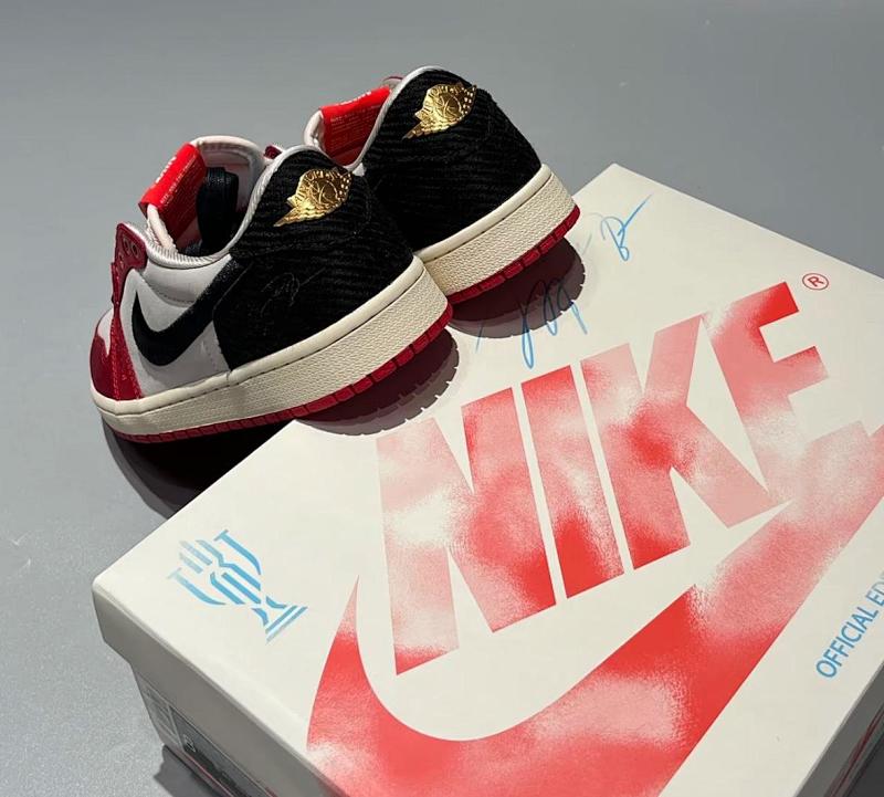NIKE JORDAN 1 (298)
