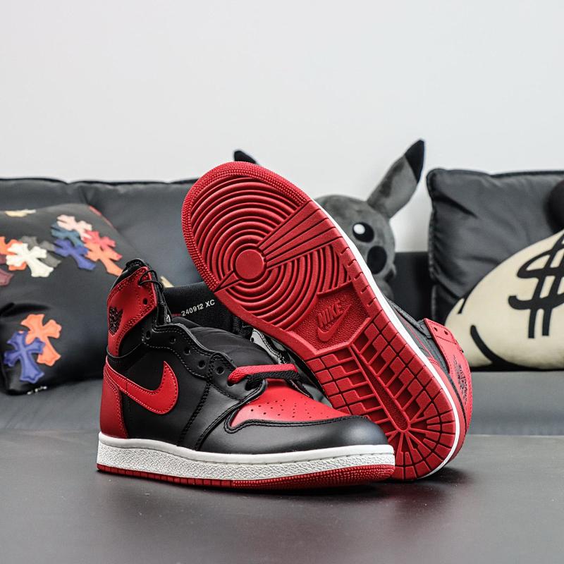 NIKE JORDAN 1 (260)