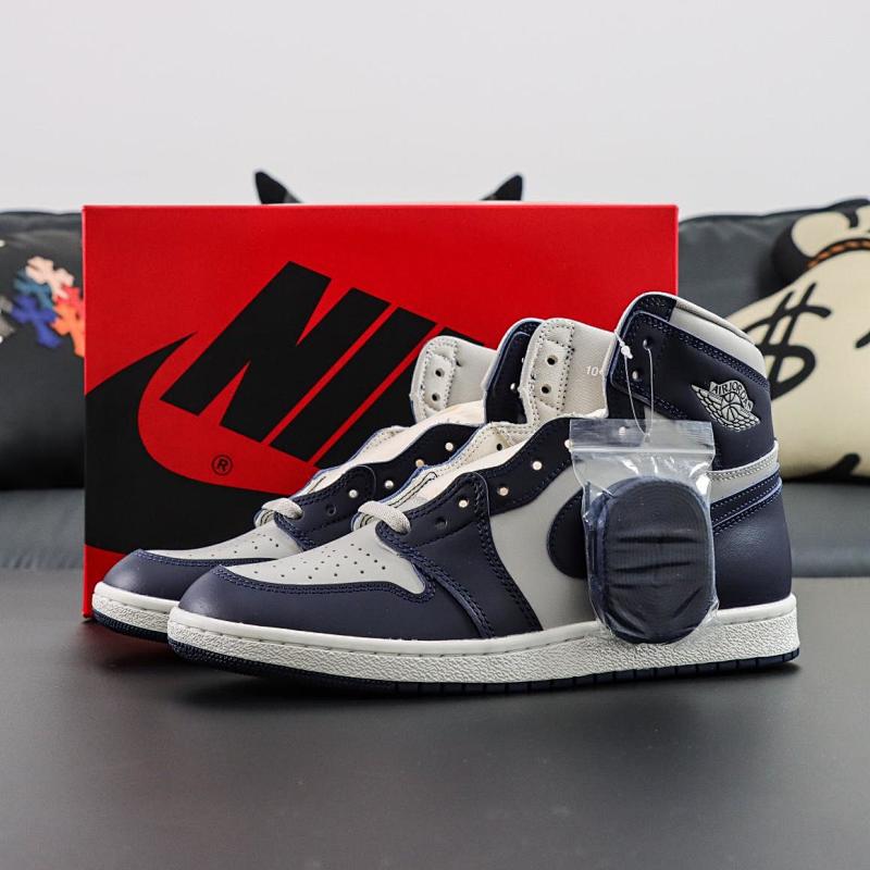 NIKE JORDAN 1 (584)