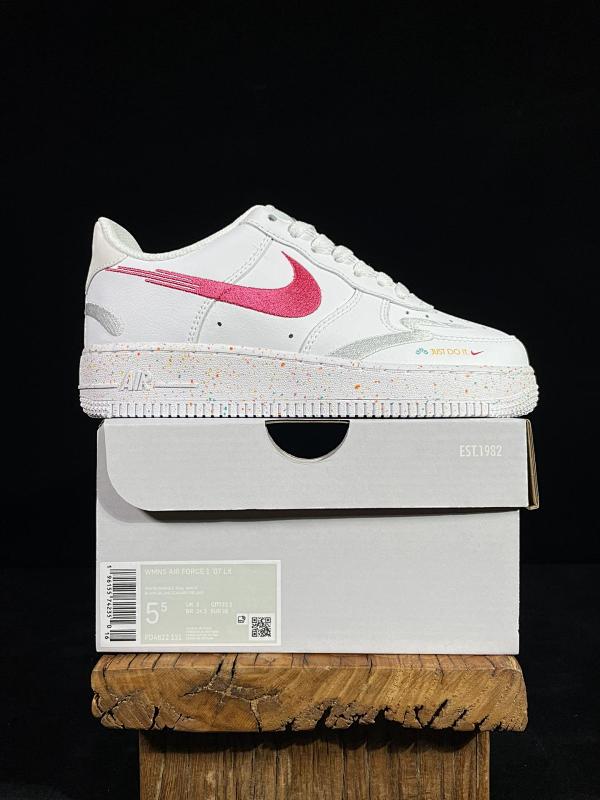 NIKE AIR FORCE 1 (127)