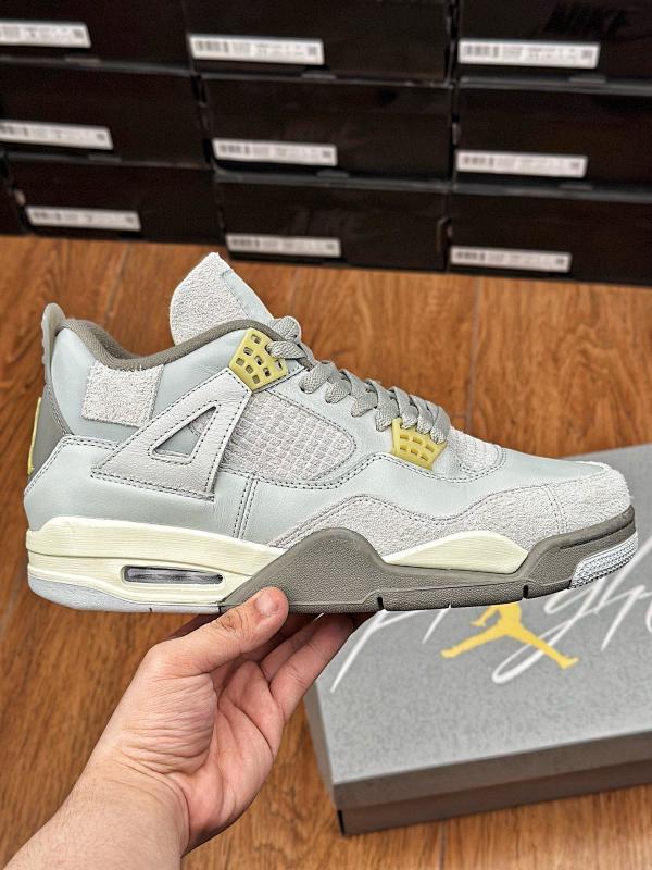 NIKE JORDAN 4 (130)