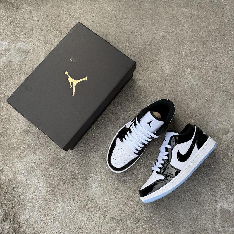NIKE JORDAN 1 (150)