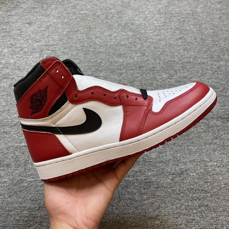 NIKE JORDAN 1 (230)