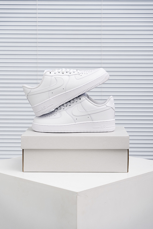 NIKE AIR FORCE 1 (584)
