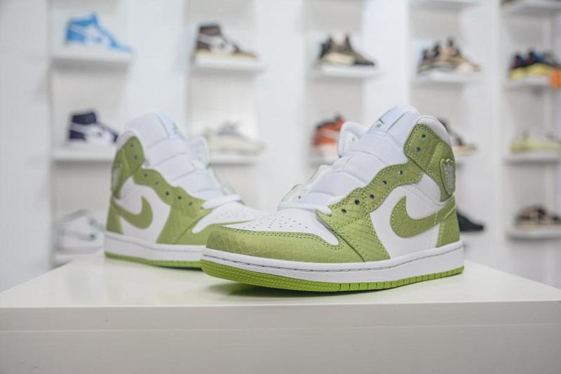 NIKE JORDAN 1 (319)