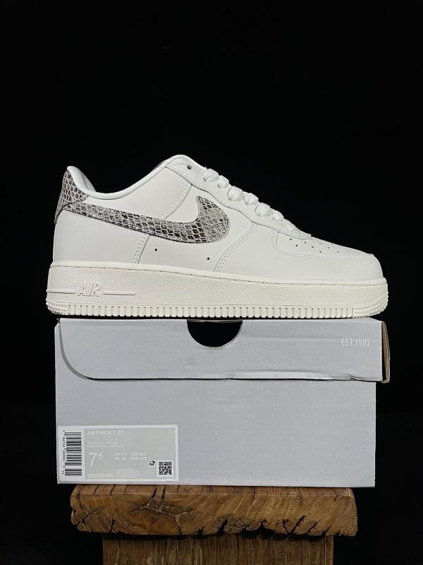 NIKE AIR FORCE 1 (216)