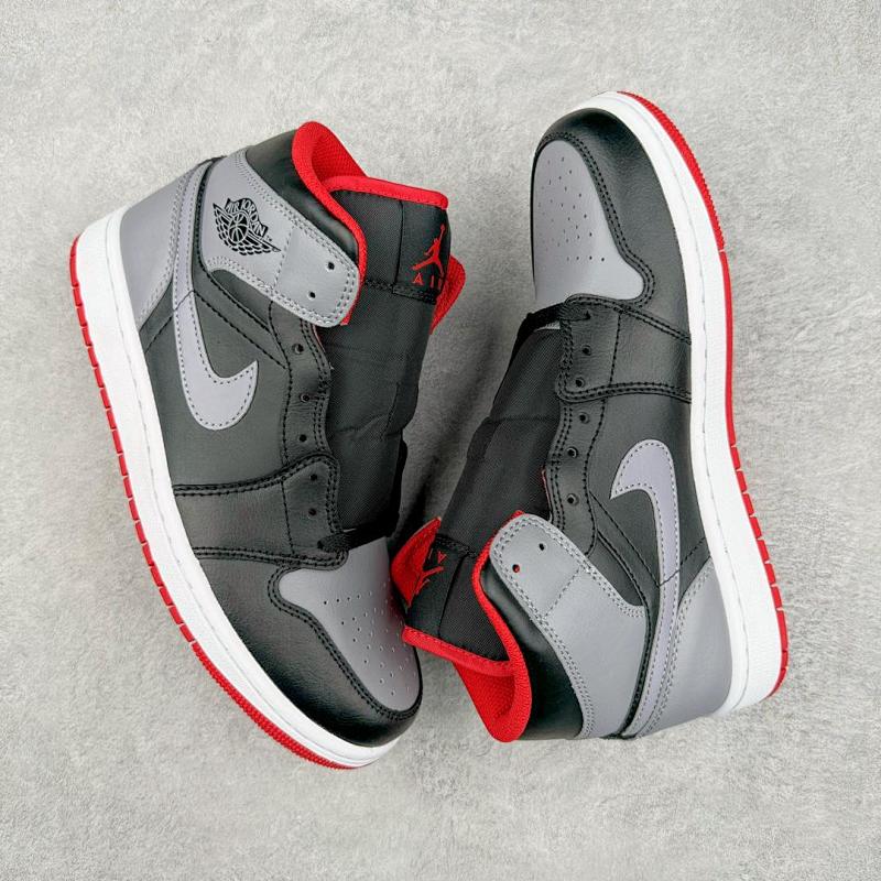 NIKE JORDAN 1 (330)