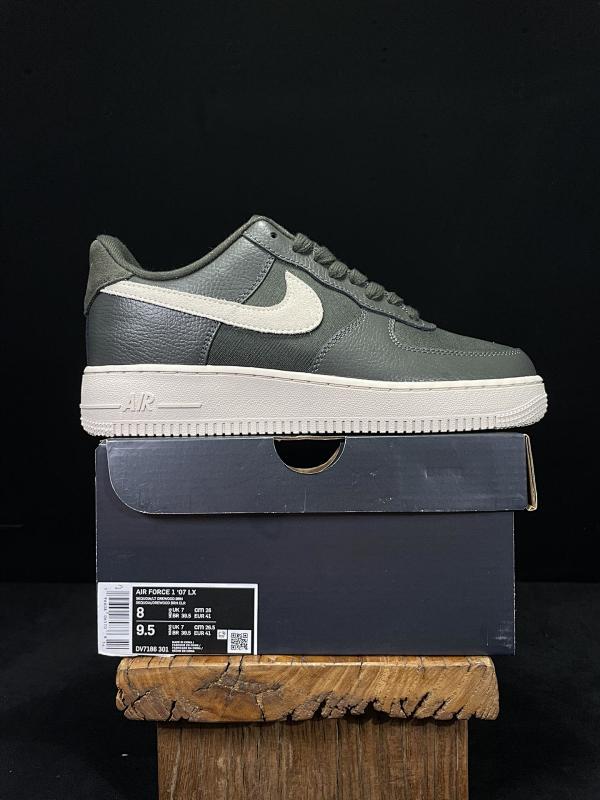 NIKE AIR FORCE 1 (167)