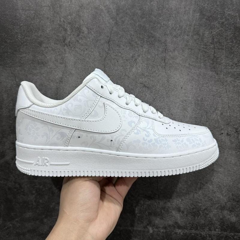 NIKE AIR FORCE 1 (236)