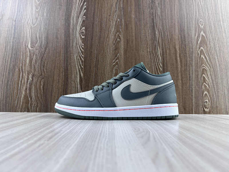 NIKE AIR JORDAN 1 LOW (116)
