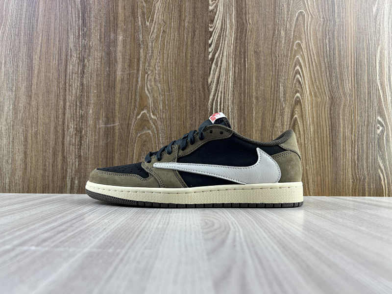 NIKE AIR JORDAN 1 LOW (156)