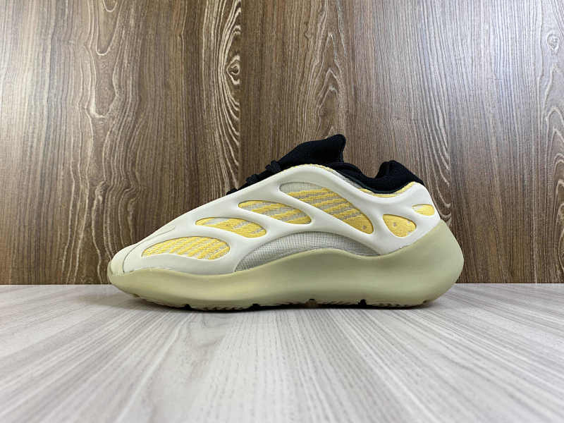 YEEZY 700 (22)