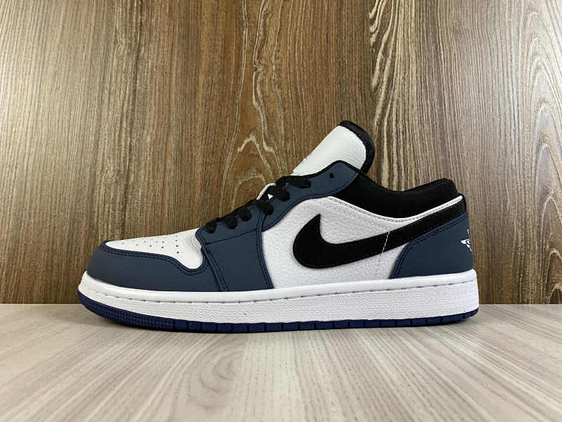 NIKE AIR JORDAN 1 LOW (125)