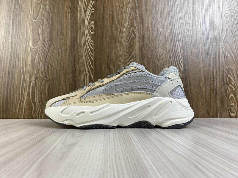 YEEZY 700 (24)