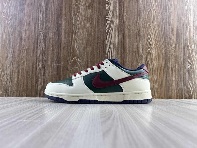 NIKE DUNK (210)