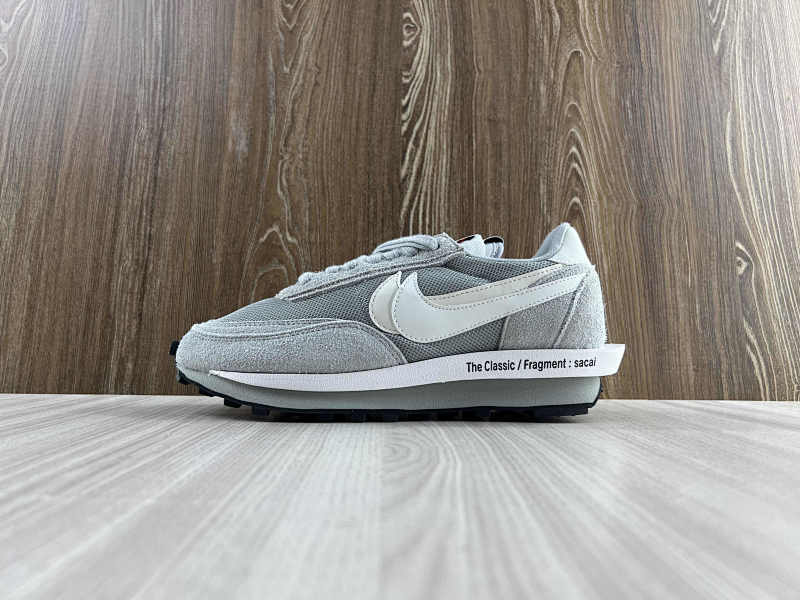 NIKE SACAI (2)