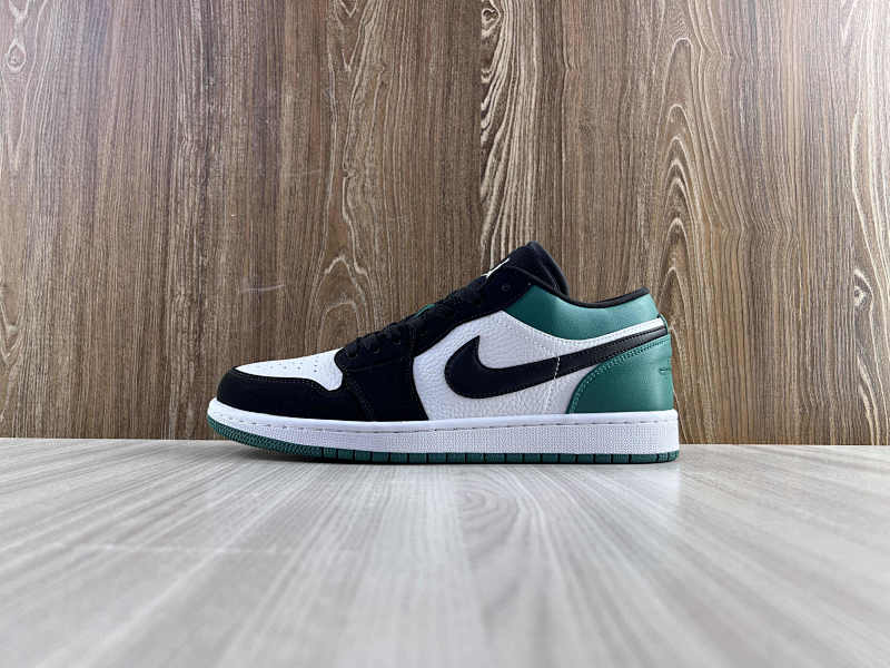 NIKE AIR JORDAN 1 LOW (63)