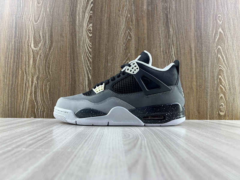 NIKE AIR JORDAN 4 (128)
