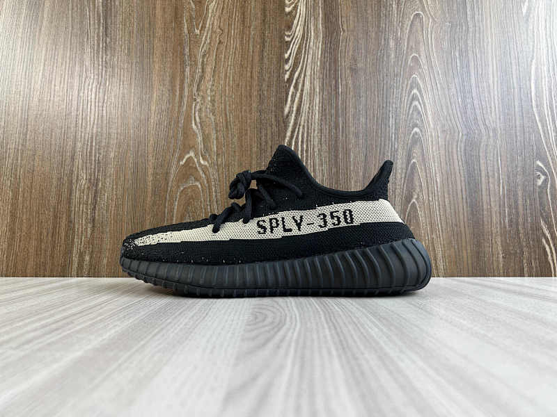 YEEZY 350 (10)
