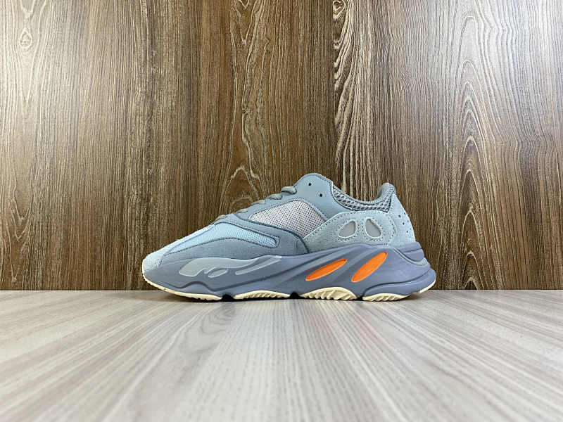 YEEZY 700 (7)