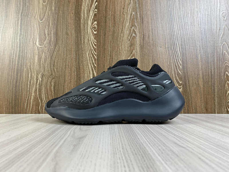 YEEZY 700 (16)