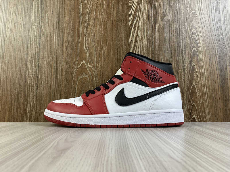 NIKE AIR JORDAN 1 MID (5)