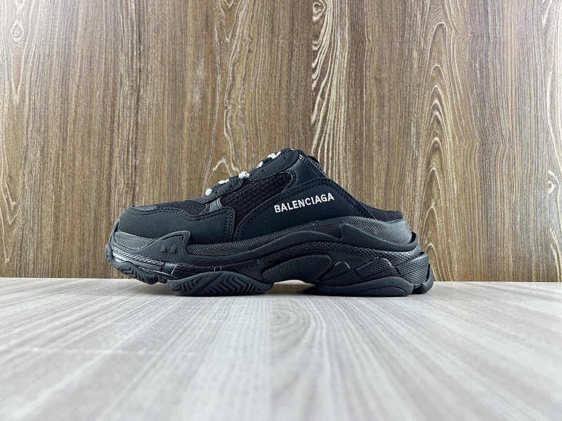 BALENCIAGA SHOES (55)