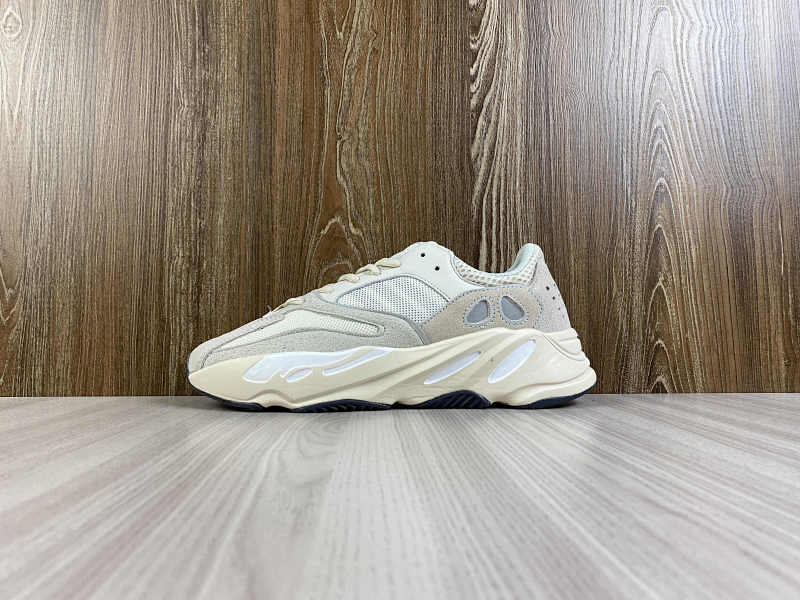 YEEZY 700 (5)