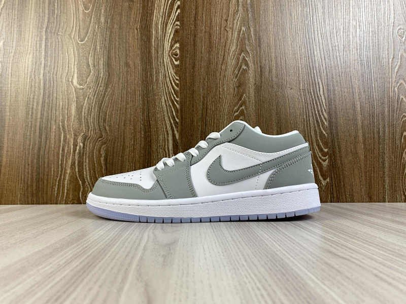 NIKE AIR JORDAN 1 LOW (135)