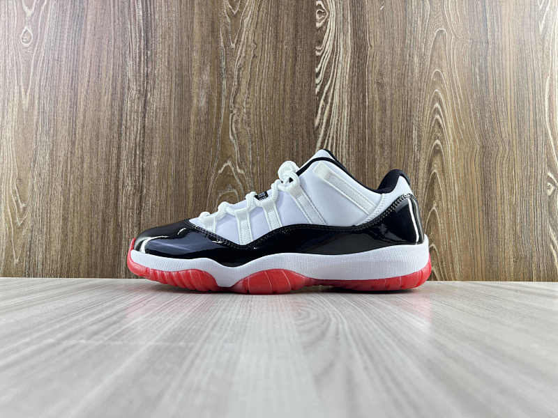 NIKE AIR JORDAN 11 (26)