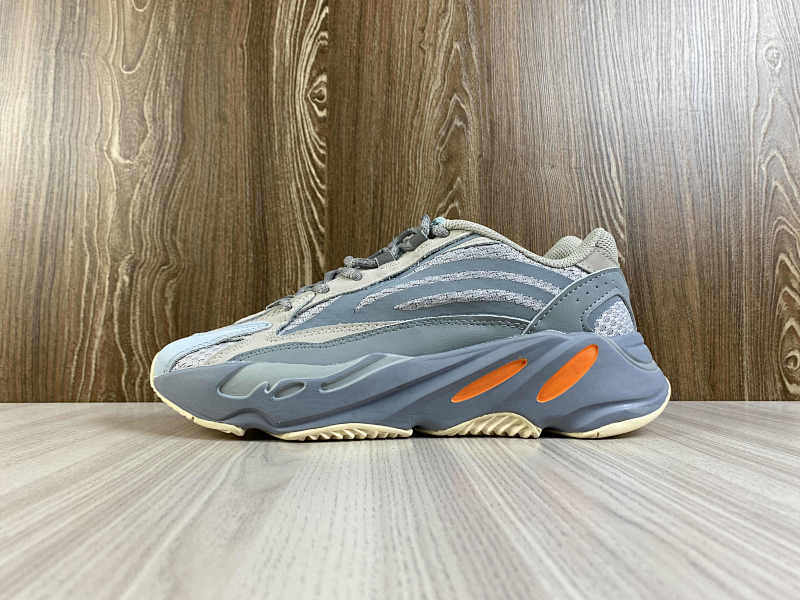 YEEZY 700 (12)