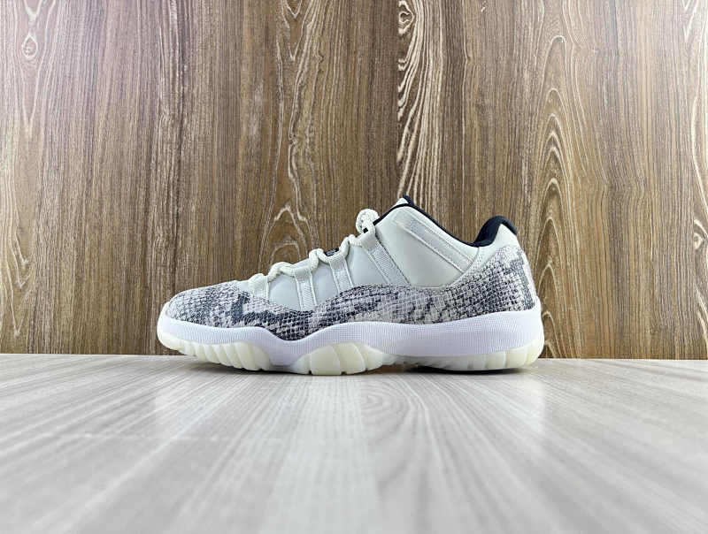 NIKE AIR JORDAN 11 (16)