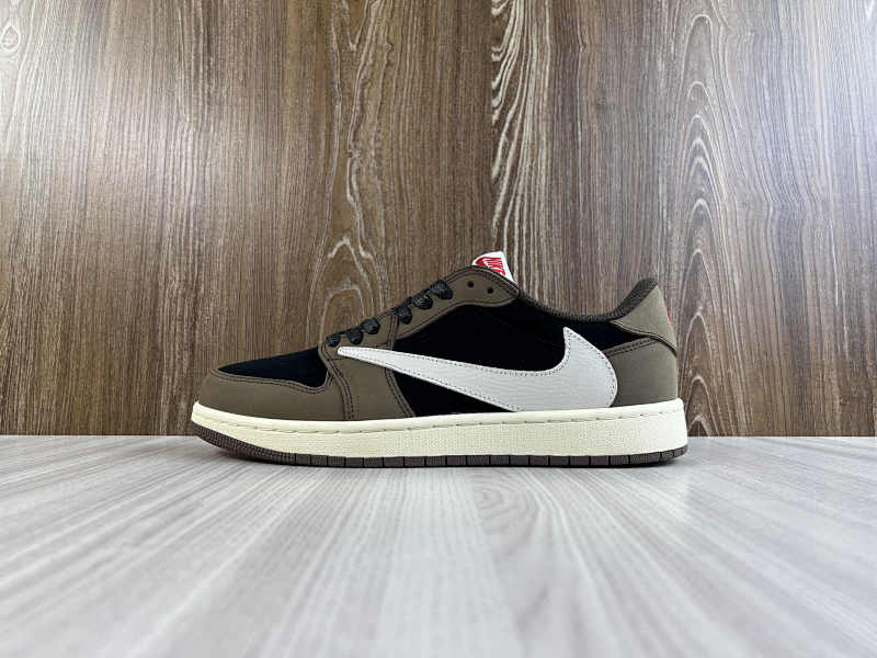 NIKE AIR JORDAN 1 LOW (117)