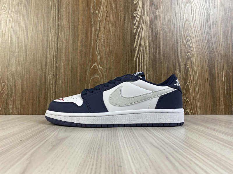 NIKE AIR JORDAN 1 LOW (148)