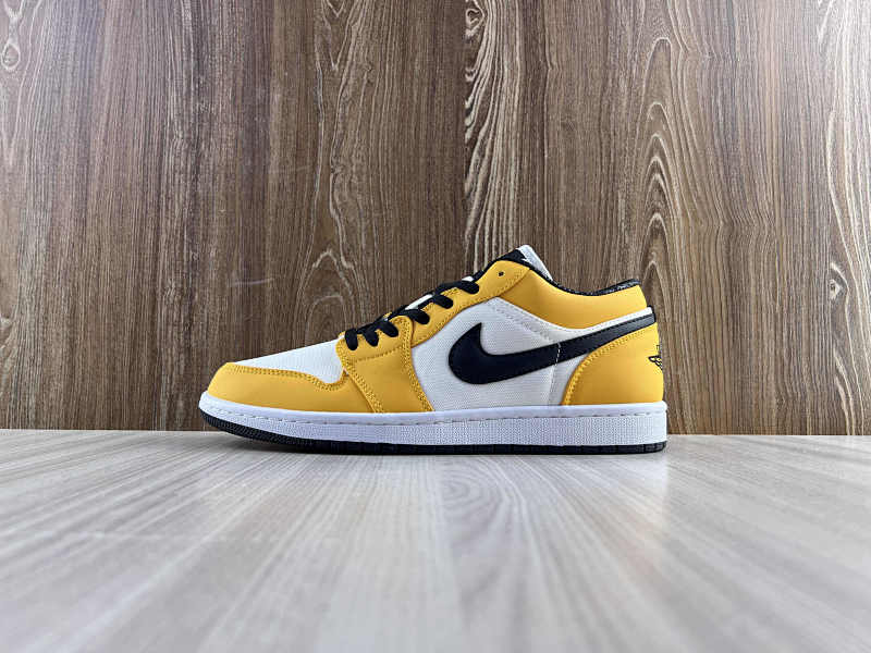NIKE AIR JORDAN 1 LOW (95)