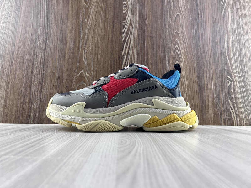 BALENCIAGA SHOES (240)