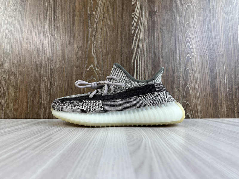 YEEZY 350 (4)