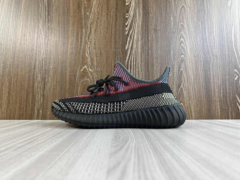 YEEZY 350 (38)