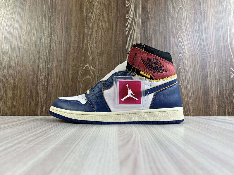 NIKE AIR JORDAN 1 HIGH (126)