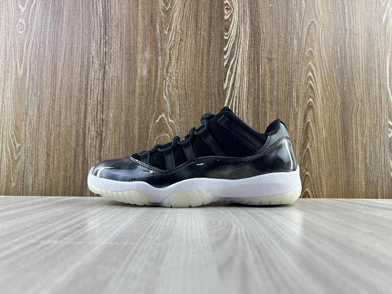NIKE AIR JORDAN 11 (20)