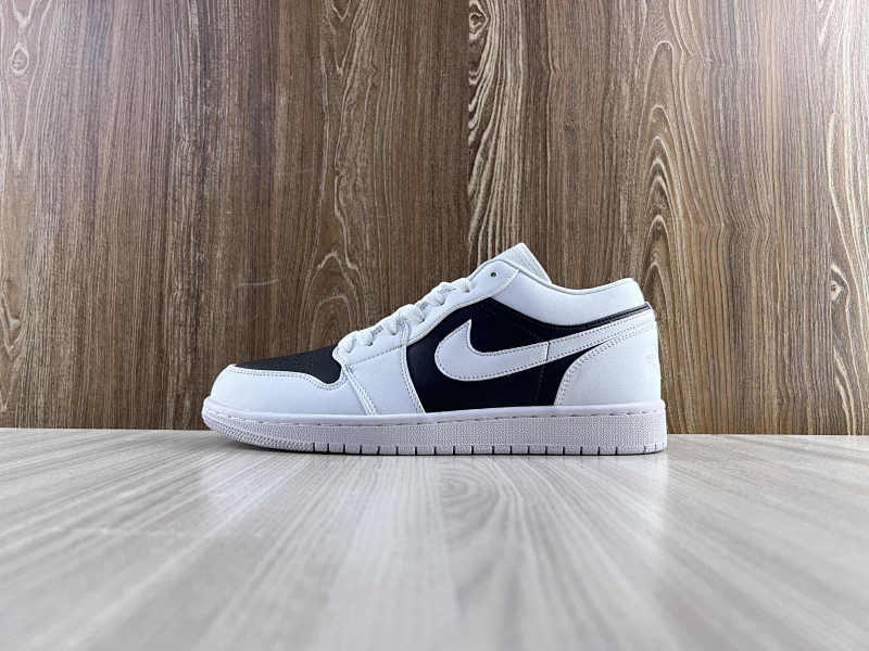 NIKE AIR JORDAN 1 LOW (104)