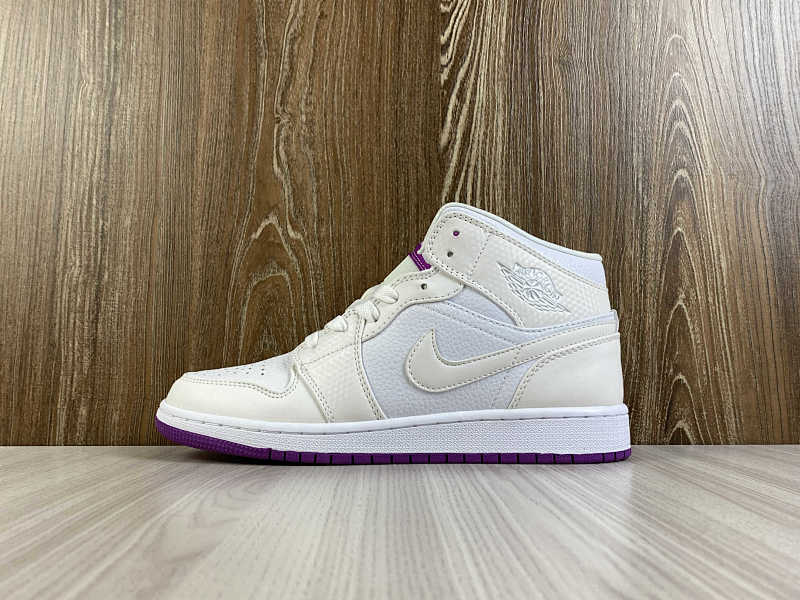 NIKE AIR JORDAN 1 MID (16)