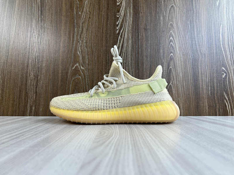 YEEZY 350 (32)